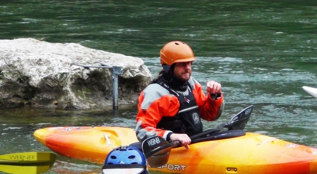 Discese in canoa fiume Adige.jpg